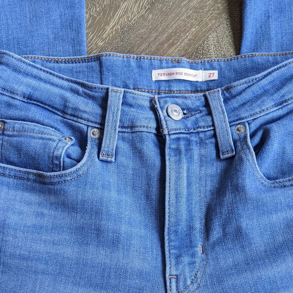 Levis Strauss 725 High Rise Bootcut Sky Blue Soft Denim Jeans, Size W27 x L30